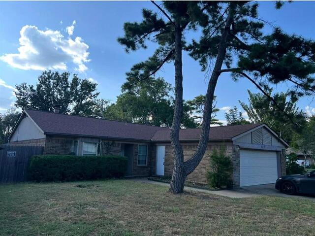 802 Matthews Court, Arlington, TX image