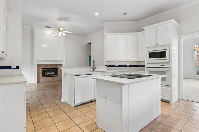327 Hampton, Court Coppell, TX photo 8