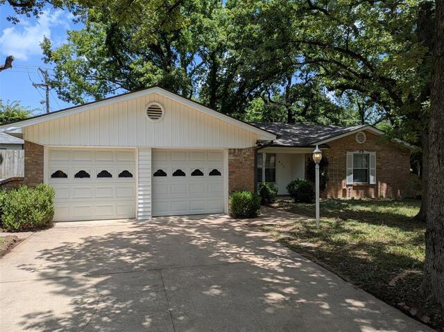 411 Baylor Drive, Arlington, TX image