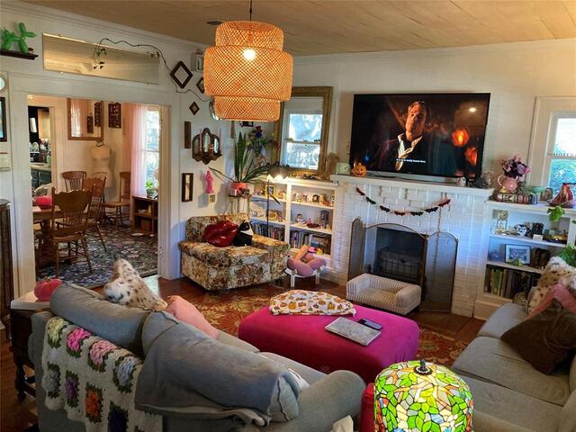 1409 N Austin, Street Denton, TX photo 8