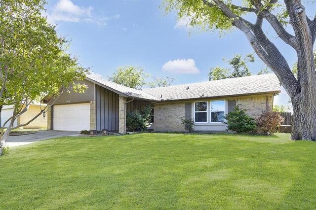2010 Statler, Drive Carrollton, TX photo 2