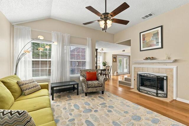 2524 Brooke, Trail Carrollton, TX photo 5