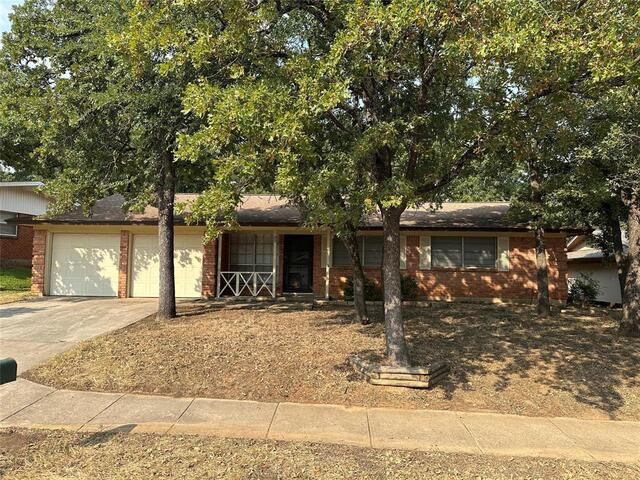 33 Somerset Terrace, Bedford, TX image