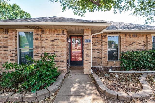 1900 Oakbluff, Drive Carrollton, TX photo 2
