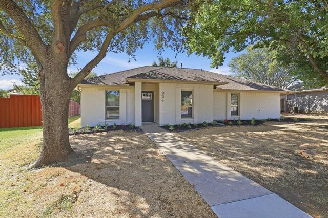924 Edgefield Trail, Flower Mound, TX photo 2