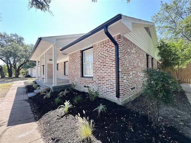 1814 Walnut, Avenue Carrollton, TX photo 2