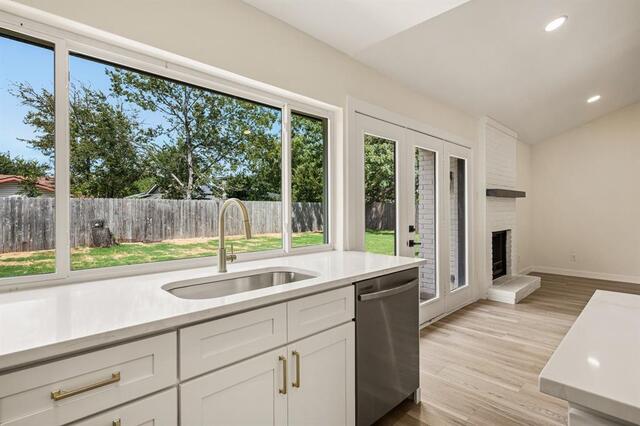 1003 Summit, Circle Carrollton, TX photo 9