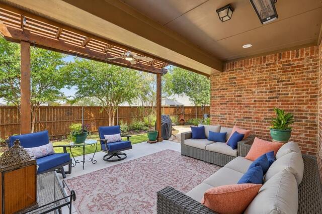 9909 Pikes Peak Place, Little Elm, TX photo 2
