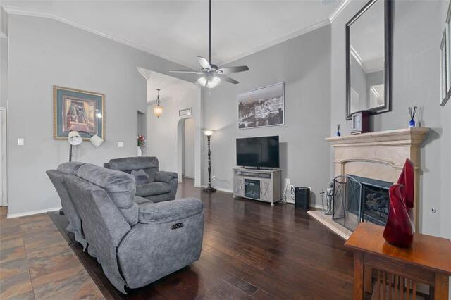 5813 Longmont, Drive Denton, TX photo 8