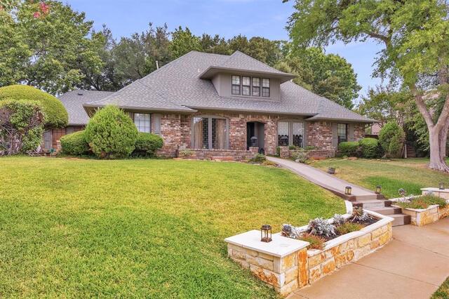 1121 Derbyshire, Place Carrollton, TX photo 12