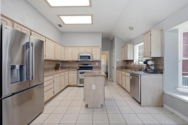 1517 Palisades, Drive Carrollton, TX photo 4