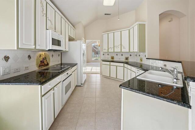469 Crestview Point, Drive Lewisville, TX photo 9