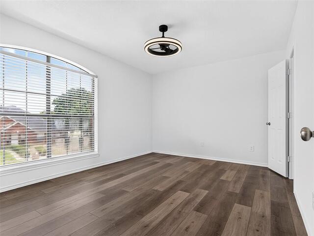 1104 Breezewood, Drive Lewisville, TX photo 5