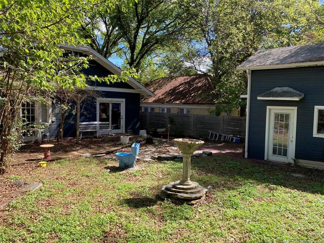 1409 N Austin, Street Denton, TX photo 3
