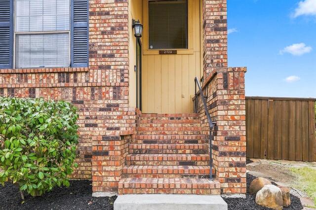 2923 Menlo Park, Lane Carrollton, TX photo 4