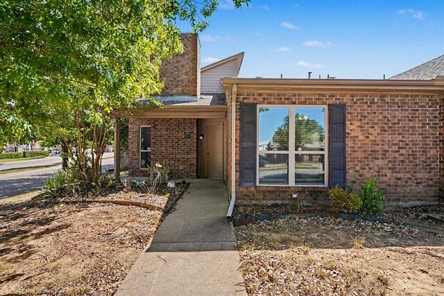 2700 Meadow Park Drive, Bedford, TX image
