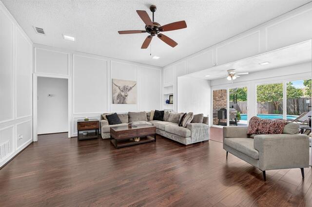 2409 Glen Morris, Road Carrollton, TX photo 17