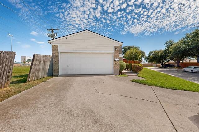 2228 Bunker Hill, Drive Carrollton, TX photo 3