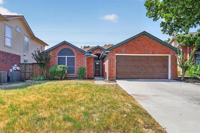 425 Wentworth Drive, Flower Mound, TX photo 2