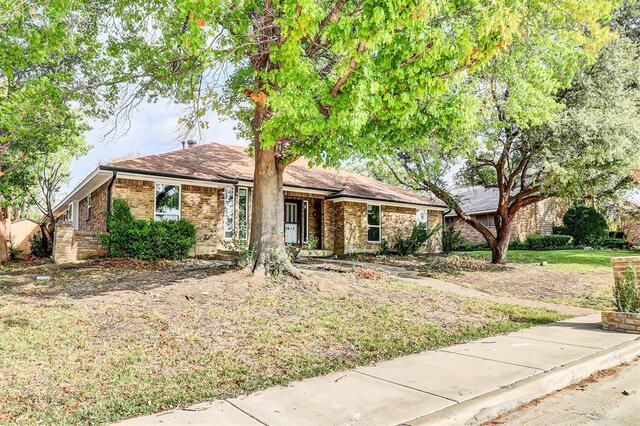 2615 Dove Creek, Lane Carrollton, TX photo 3