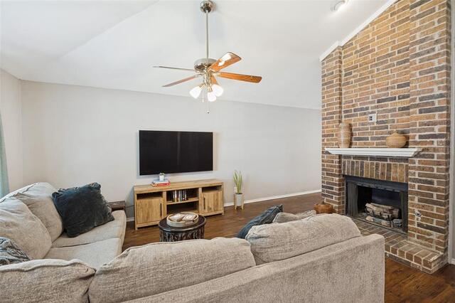 1730 Glencairn, Lane Lewisville, TX photo 3