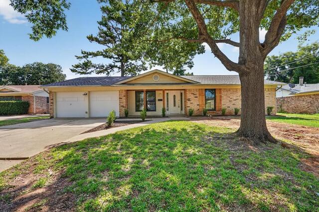 412 Apple Blossom Lane, Hurst, TX image