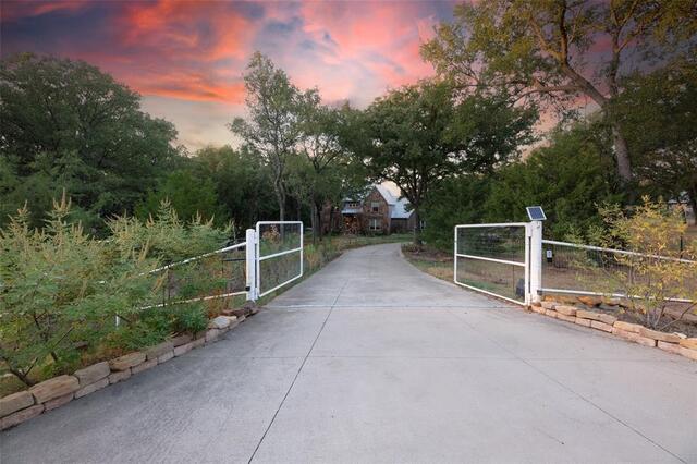 760 Amber Lane, Little Elm, TX photo 2