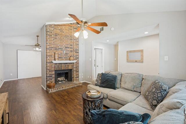 1730 Glencairn, Lane Lewisville, TX photo 2