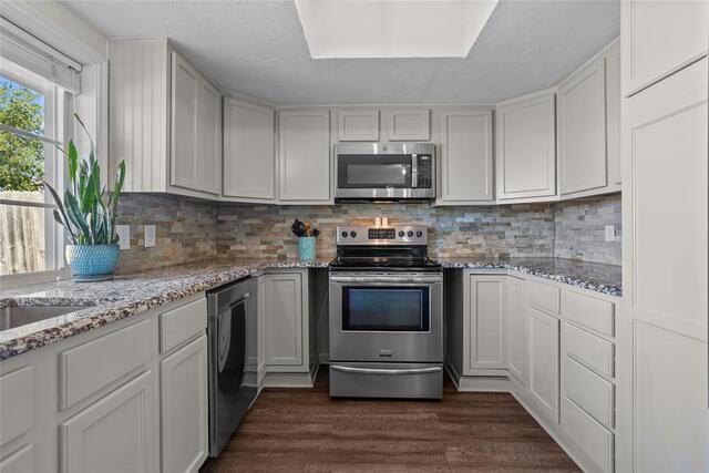 2621 Elk Grove, Road Carrollton, TX photo 4