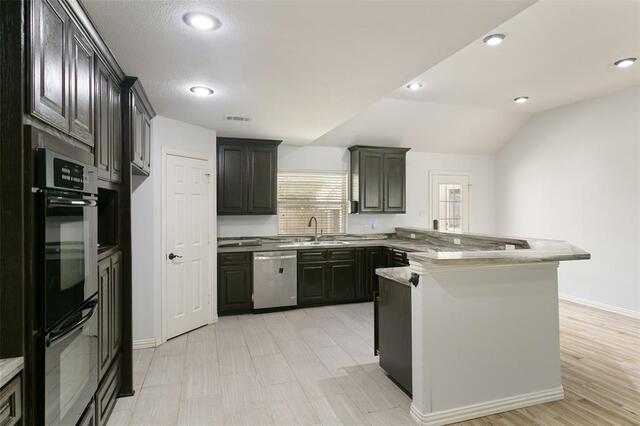 2124 Brentwood, Lane Carrollton, TX photo 9