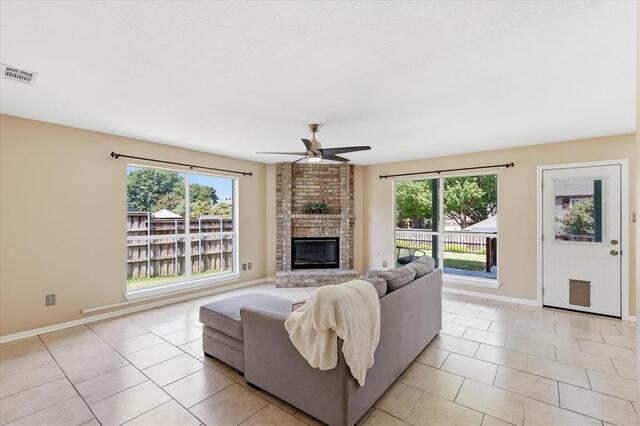 1636 Fuqua Drive, Flower Mound, TX photo 11