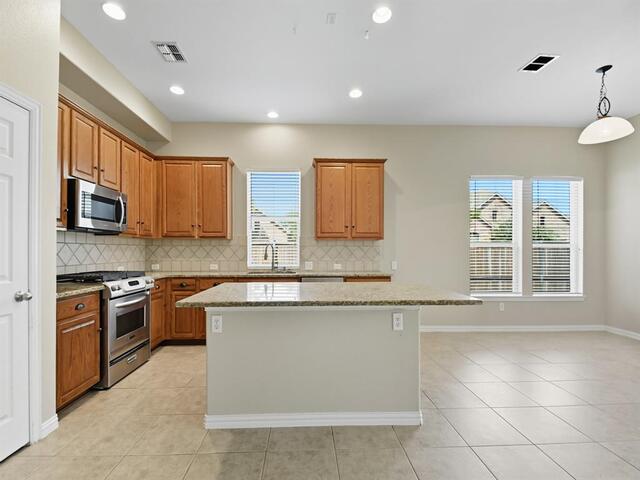1401 Canary Drive, Little Elm, TX photo 9