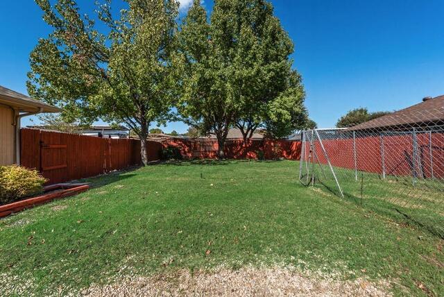 1616 Saxony, Place Carrollton, TX photo 24