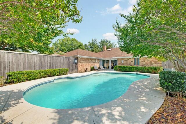 2409 Glen Morris, Road Carrollton, TX photo 2