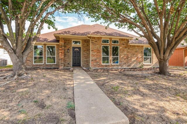 5849 Baker Drive, The Colony, TX photo 2