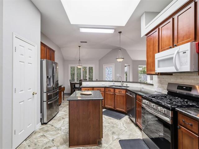 1408 Berne, Lane Lewisville, TX photo 8