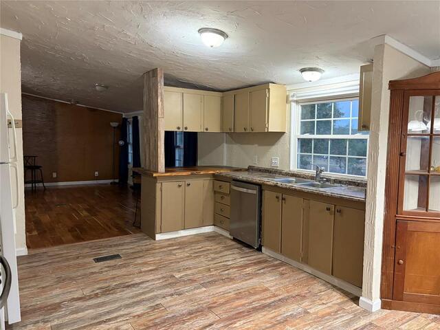7424 N Locust, Street Denton, TX photo 5