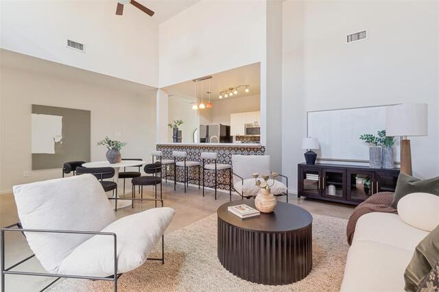 1725 N Fitzhugh Avenue, Dallas, TX image