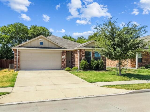 1520 Claireborne Court, Little Elm, TX photo 2