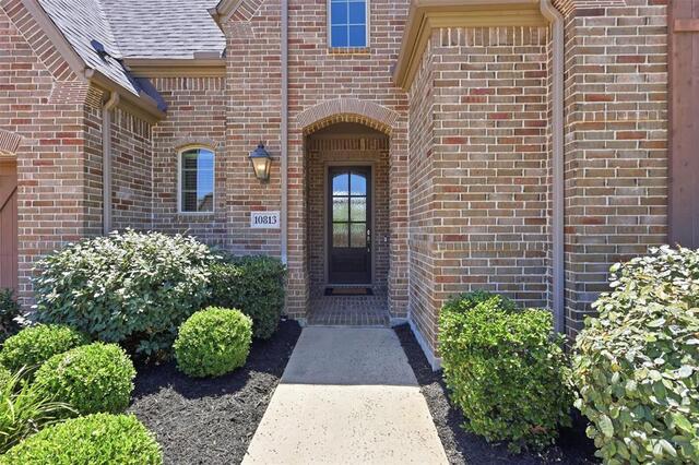 10813 Sycamore Falls Drive, Flower Mound, TX photo 3