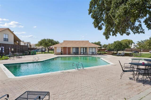 2108 Via, Madonna Carrollton, TX photo 32