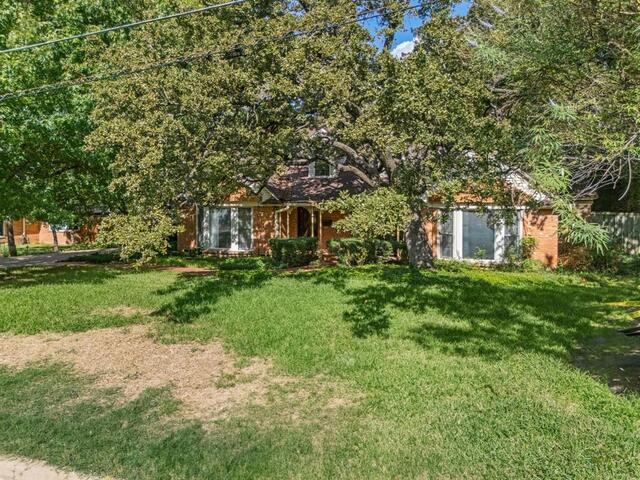 1513 Francis, Street Carrollton, TX photo 2