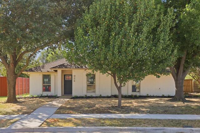 924 Edgefield Trail, Flower Mound, TX photo 3