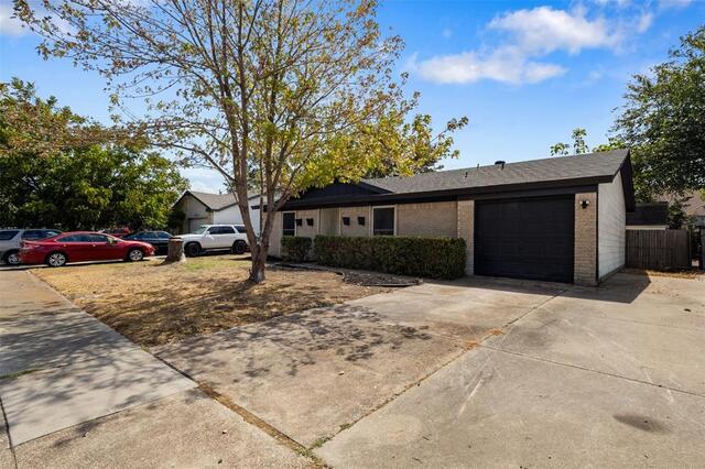 1520 Monaco, Drive Lewisville, TX photo 2