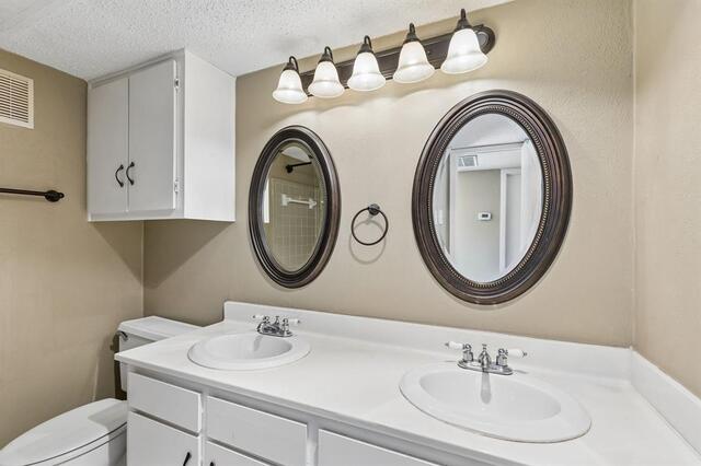 1806 Lakecrest, Court Carrollton, TX photo 23