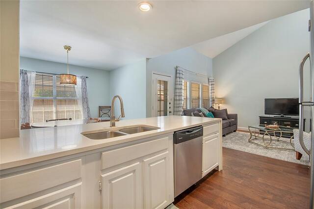 704 Creekwood, Drive Lewisville, TX photo 8