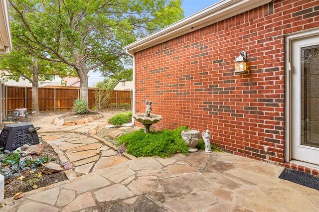 327 Hampton, Court Coppell, TX photo 18
