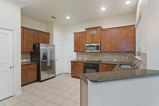 1613 Black Duck Terrace, E Carrollton, TX photo 7