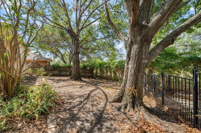 2702 Wagonwheel, Drive Carrollton, TX photo 23