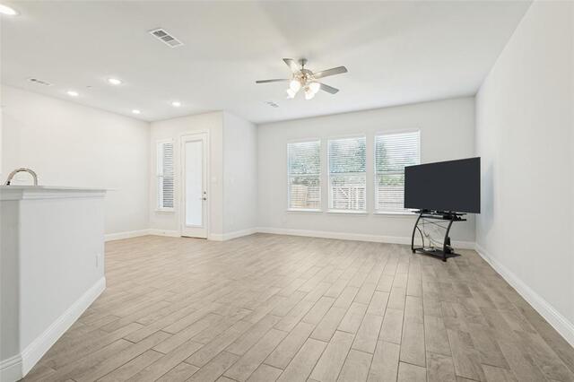 533 Hutchinson, Lane Lewisville, TX photo 8